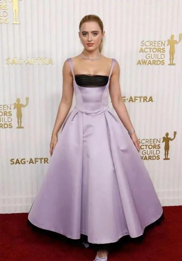 美国这一夜，国际女星风情万种，有人保守有人真大胆，但都不怕冷