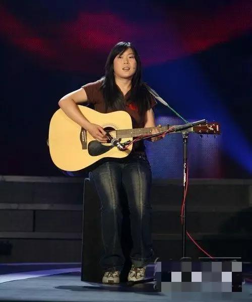 “西单女孩”：14岁辍学卖唱，20岁爆红上春晚，现人生状况怎样？