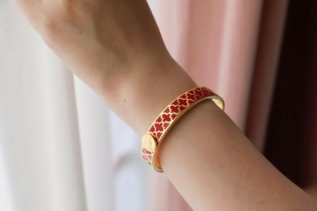 凯特、戴妃同款手镯，英国王室都爱的瓷器，情人节送礼大气有格调