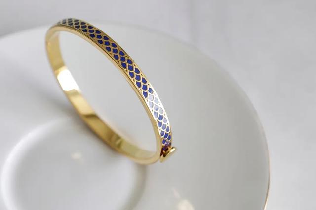 凯特、戴妃同款手镯，英国王室都爱的瓷器，情人节送礼大气有格调