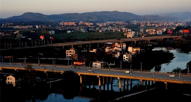 寻找大陆亲人17年的台湾女孩：46岁到北京，亲人痛哭：我也在找你