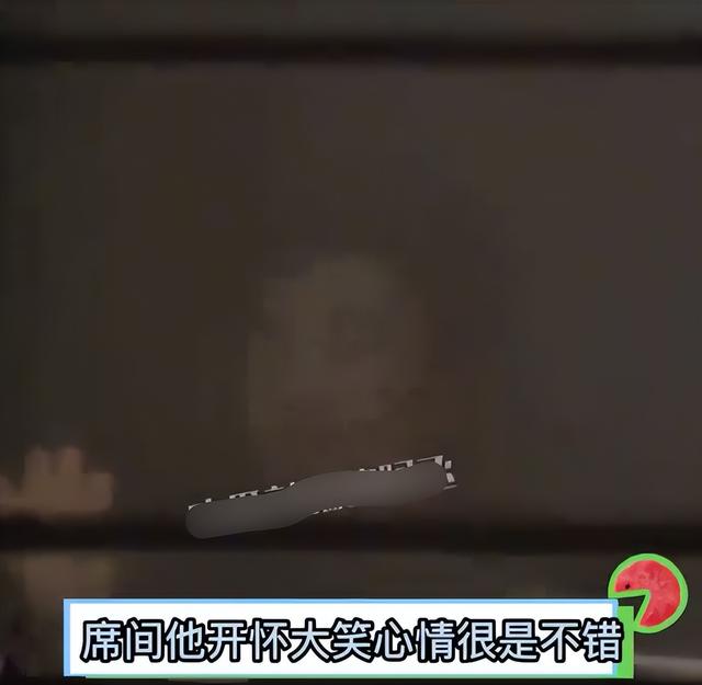 王宝强与美女聚餐，身材暴瘦被人搀扶疑醉酒，紧抱男人窃语引热议