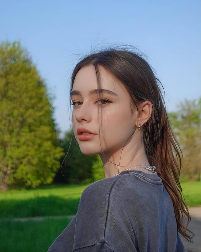 2022全球百大美女:Lisa也输了!网友眼里只看这位俄罗斯精灵美女