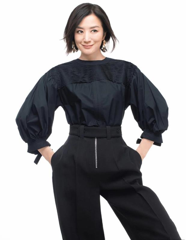 她常年稳居“日本最美女星排行榜”前三,一头短发仍成时尚圈宠儿