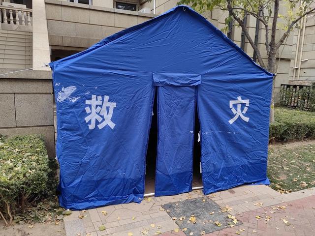 封控，让本来就不想回家的女人留宿在外。男人难忍于他想到的事情