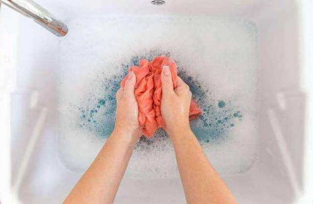 女性的内裤有分泌物，是怎么回事？别害羞，这些异常尽早了解