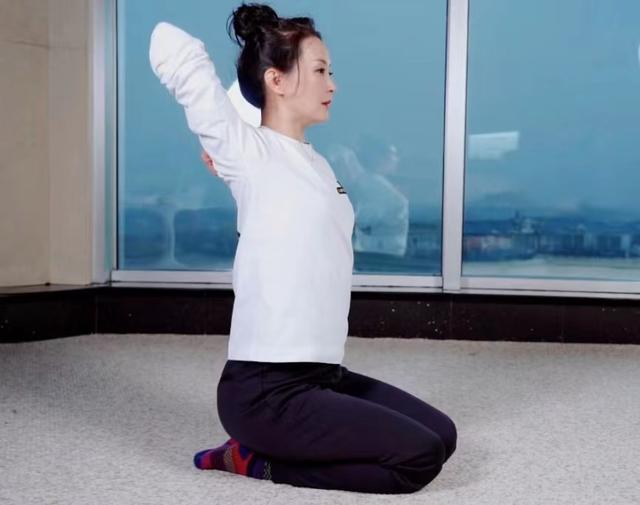 夏天到！20位性感女星接连秀身材，马甲线水蛇腰蜜桃臀，个个养眼