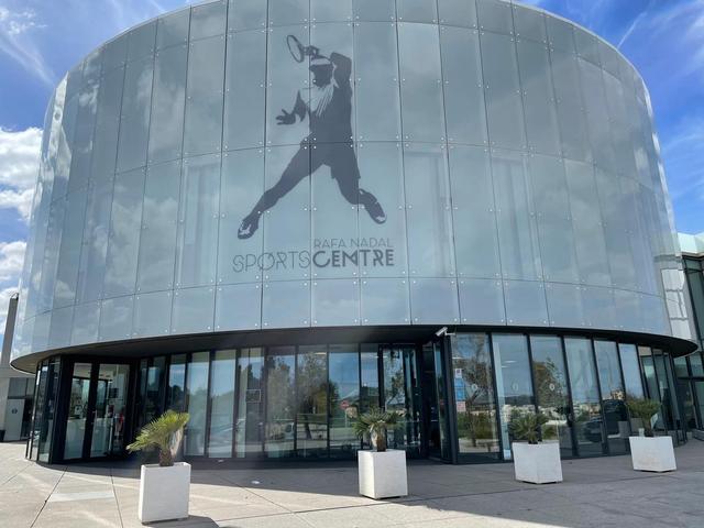 祝贺！中国网球美女追偶像成功，与纳达尔同框，见面时激动落泪