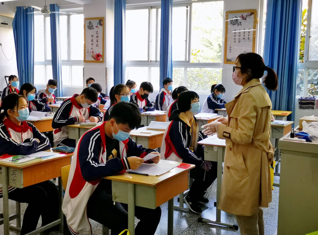 初中生“身高标准”已出炉，多数学生不合格，快看看你达标了没