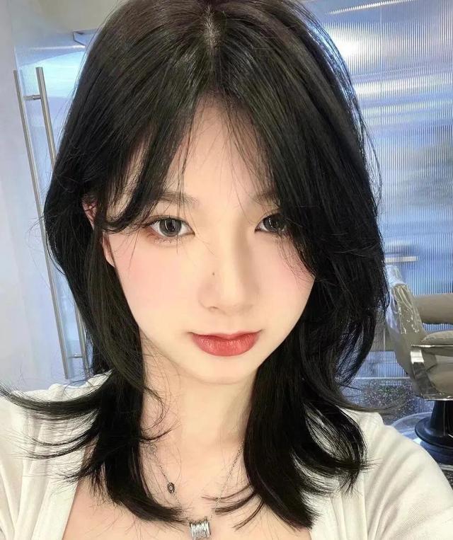 2022年剪短发不翻车的四款短发图册，适合任何脸型