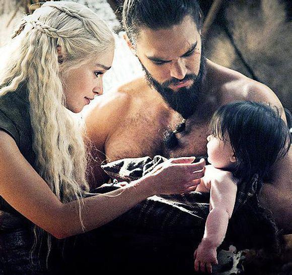 十年前她一脱成名,如今淡出影视圈后却比之前更让人羡慕