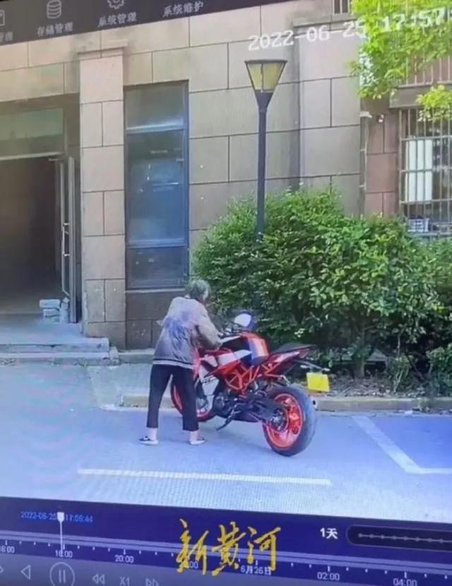 搂抱摸胸，83岁房东猥亵房客，带视频报警：因年龄过大不执行