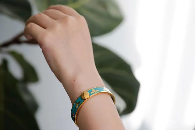 凯特、戴妃同款手镯，英国王室都爱的瓷器，情人节送礼大气有格调