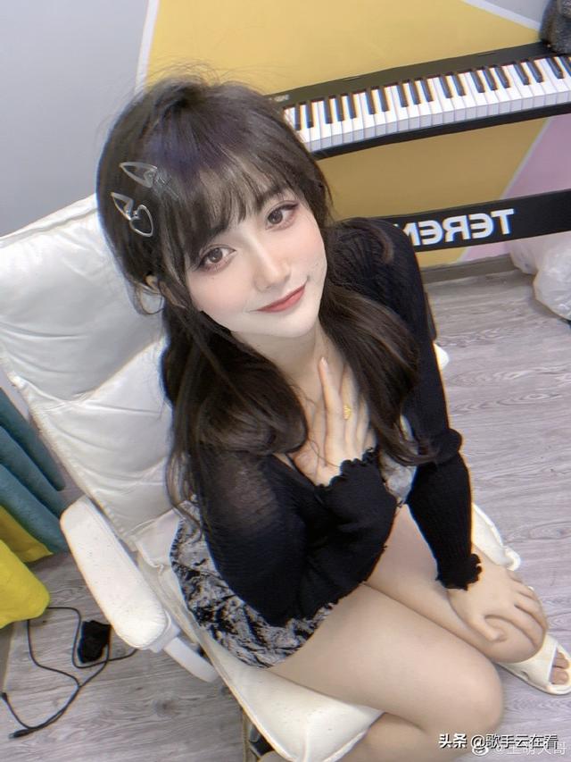 97年美女游戏博主王萌迷人美照欣赏，好漂亮啊