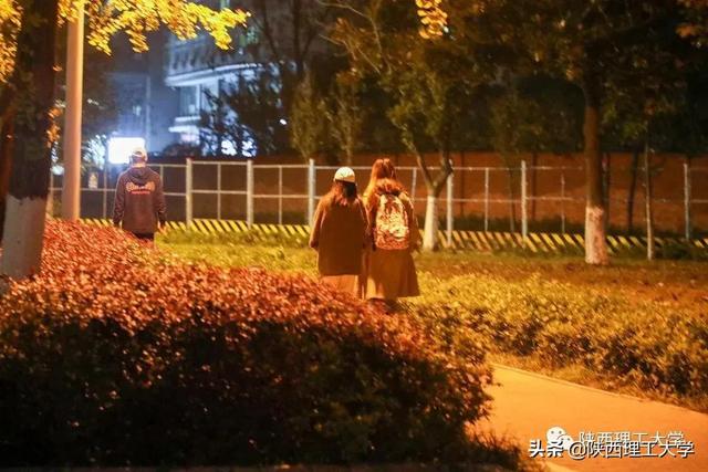 夜色撩人，怎得一个“好”字了得