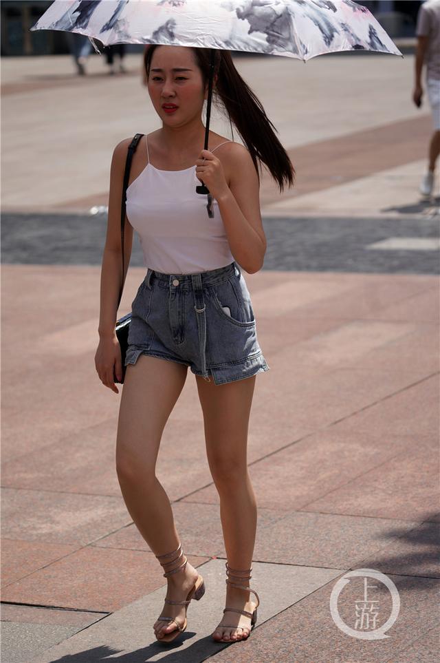 快来打望！漫步在山城街头的重庆美女