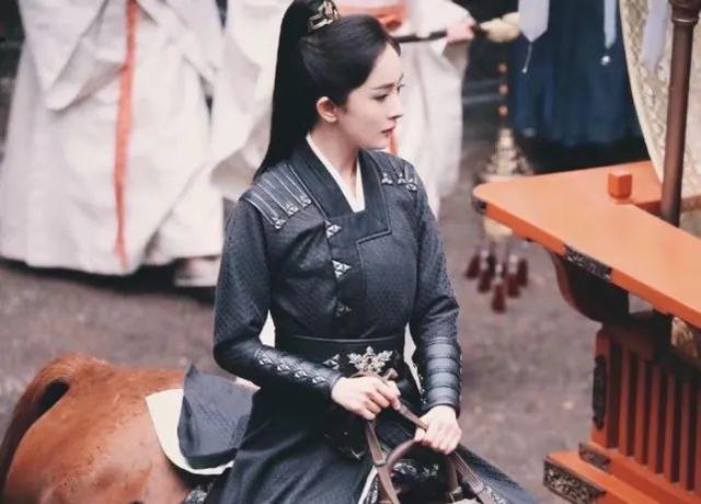 16位女明星骑马大PK！小枫唯美、刘涛好酷、左大玢最让人意外