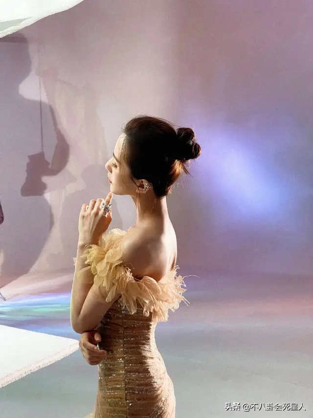 张雨绮的胸,戚薇的腿,景甜的臀,这些80后女星的身材,个个绝美