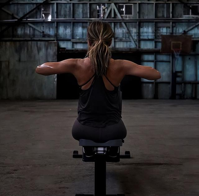 令人惊艳的黑珍珠：伊曼和丈夫甜蜜恩爱24年，哈莉·贝瑞离过3次婚