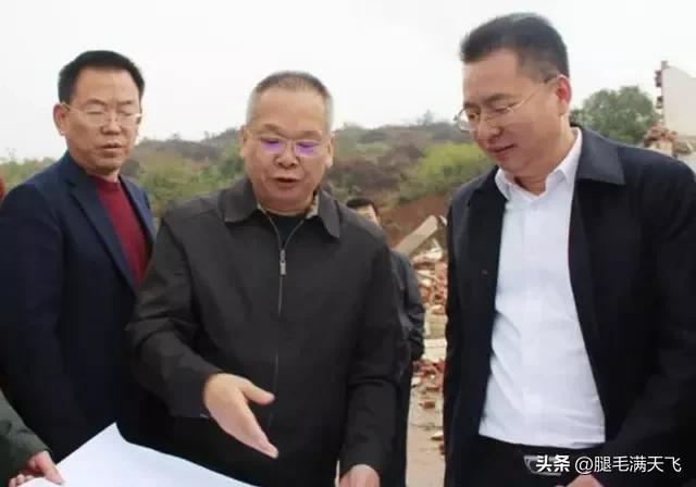 “奢靡书记”廖炎秋，住7万一晚的酒店，吃饭都要美女秘书喂？