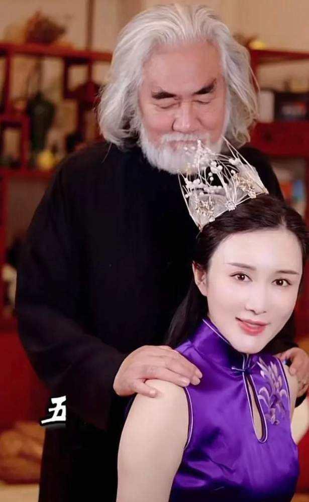 71岁张纪中意外曝出娇妻哺乳照！夫妇差31岁，娇妻为他再添两胎