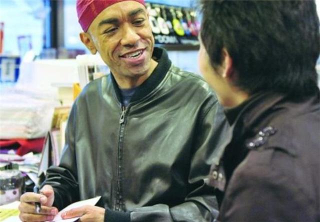 2008年,河南女孩刘雪华不顾反对嫁黑人,婚后得知他是奥巴马弟弟