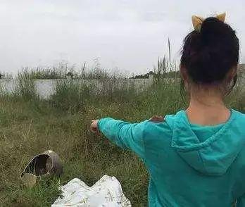 广西一妇女草地里遭8人轮奸，案情细节曝光，所有嫌疑人全部落网