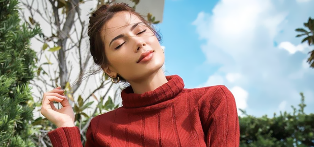 委内瑞拉超模 蛮腰细腿妍姿艳质 轻奢优雅的打扮中见性感温柔