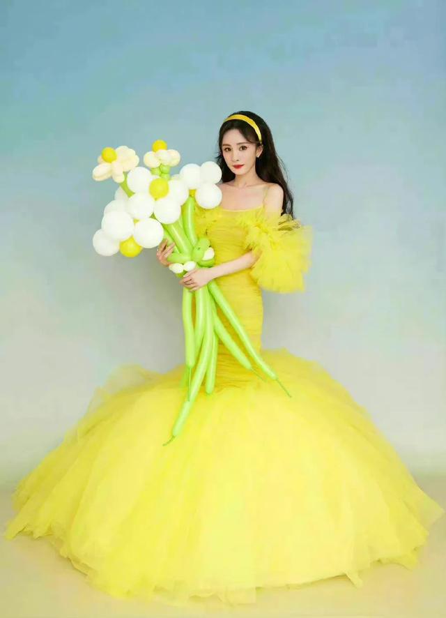 美国这一夜，国际女星风情万种，有人保守有人真大胆，但都不怕冷