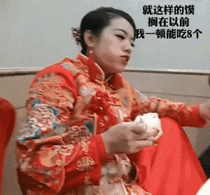 美女在泳池边跳舞，下一秒把我逗笑了，太搞笑了