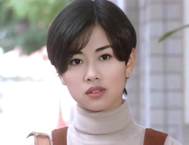 港圈“一眼万年”的短发美女，只服这12位，惊艳洋气，又美又酷帅