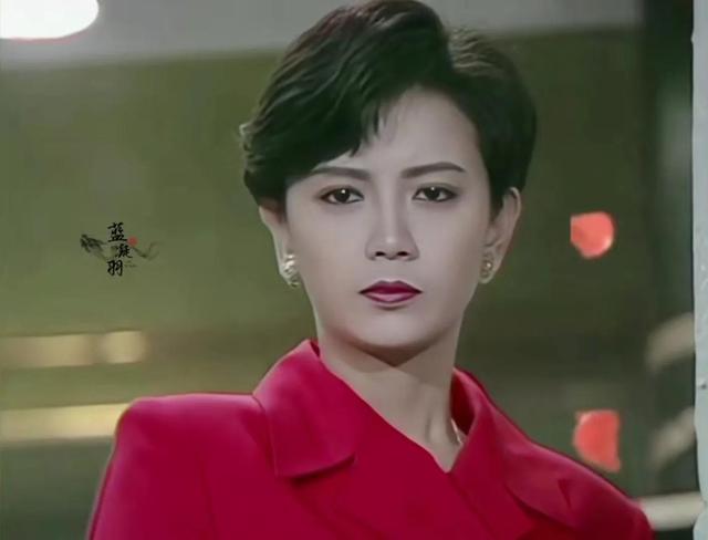 港圈“一眼万年”的短发美女，只服这12位，惊艳洋气，又美又酷帅