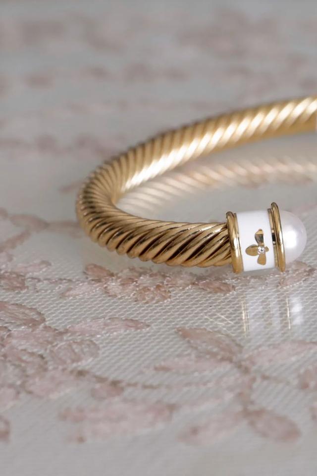 凯特、戴妃同款手镯，英国王室都爱的瓷器，情人节送礼大气有格调