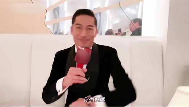 47岁林志玲产后拍写真,穿镂空透明长裙超大胆,身材火辣超级性感