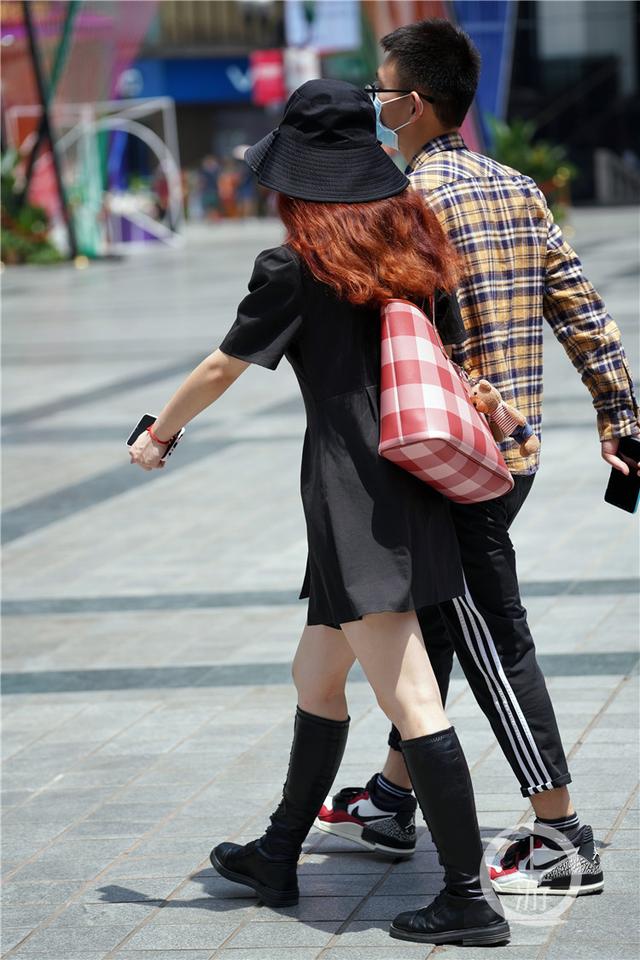 快来打望！漫步在山城街头的重庆美女