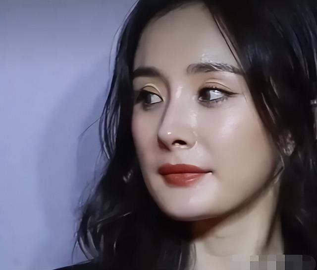 完美女神是假的，胯宽腿粗，溜肩没腰，生图揭露人间真实