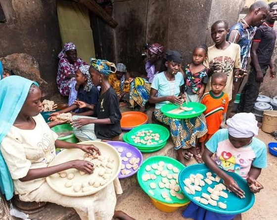 16年山东光棍迎娶22岁黑人美女，非洲美女：非他不嫁