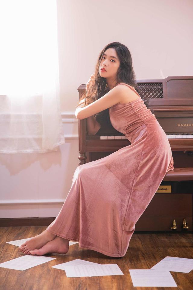 清纯性感妩媚诱惑的艺校女生你喜欢吗