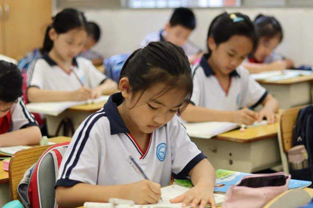 初中生“身高标准”已出炉，多数学生不合格，快看看你达标了没