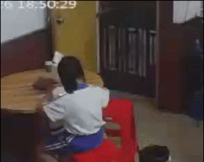禽兽父母！深圳小女孩遭家暴视频疯传，警方介入！监控来源是……