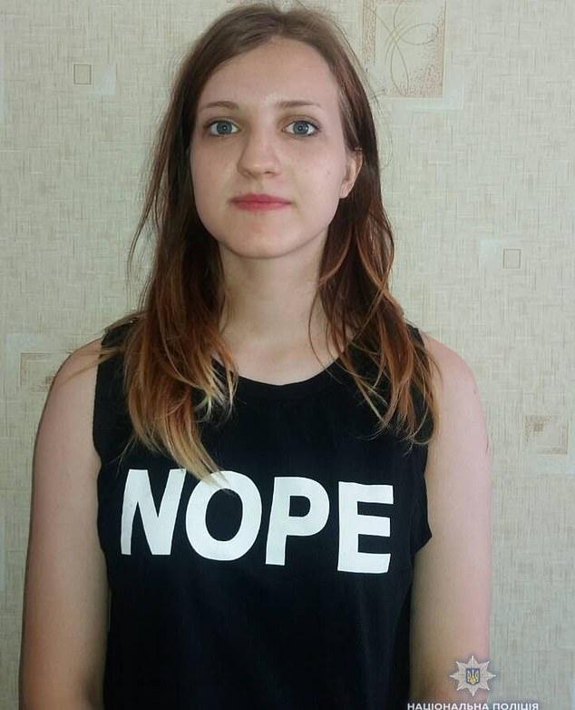 乌克兰美女欲参军被拒，和男友吵架跑靶场发泄，2枪精准射死教练