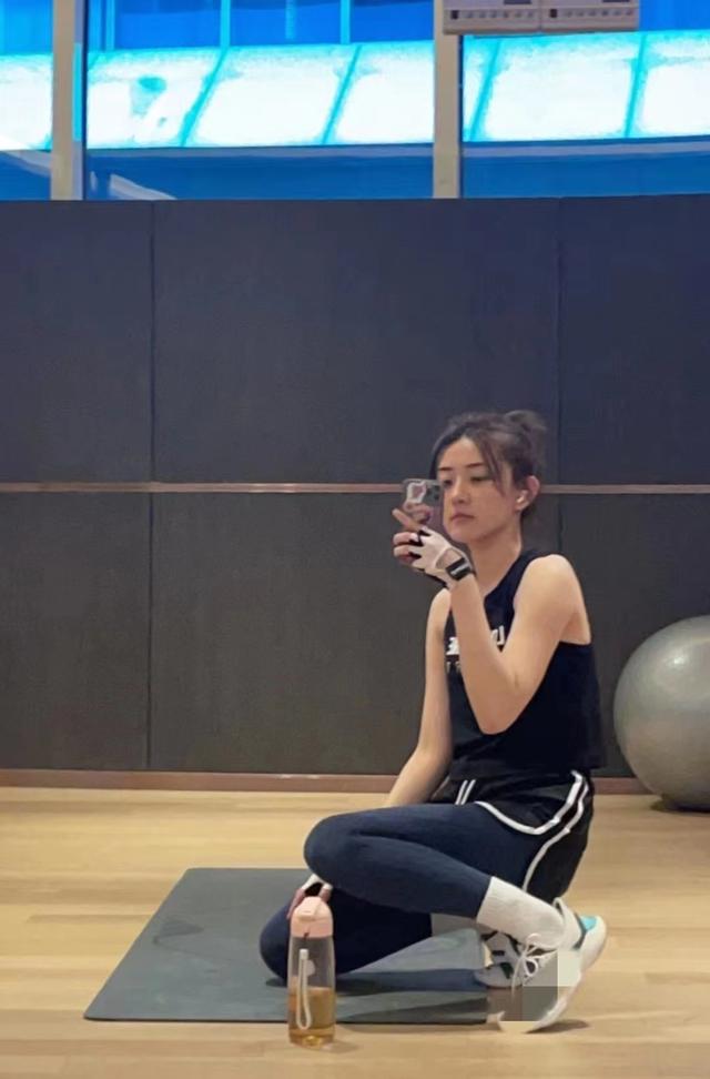 夏天到！20位性感女星接连秀身材，马甲线水蛇腰蜜桃臀，个个养眼