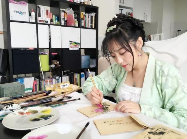 90后中国姑娘，在澳洲街头搞“事情”，竟然美哭外媒、惊动CCTV