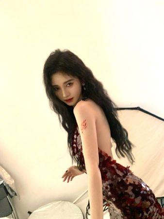 「4000年一遇美女」鞠婧祎上围消风成排骨胸！瘦过头近照曝光