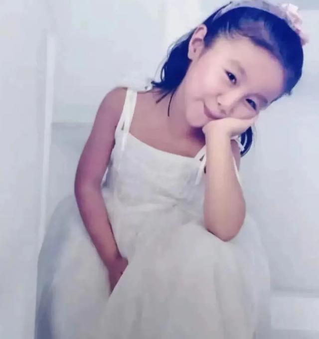 14年前，靠魔性广告语走红却遭非议的“点读机女孩”，如今已让人不敢高攀