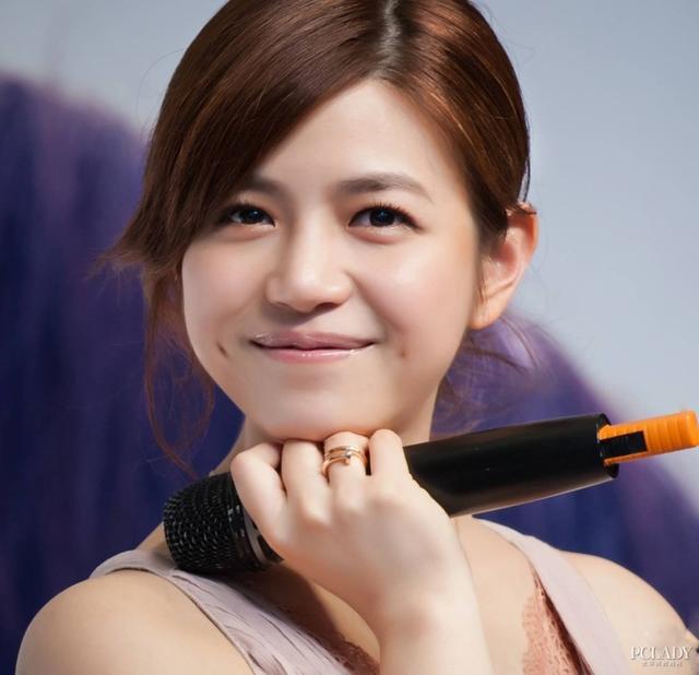 酒窝美女，林心如唐嫣佟丽娅上榜，而她却是公认的酒窝美女