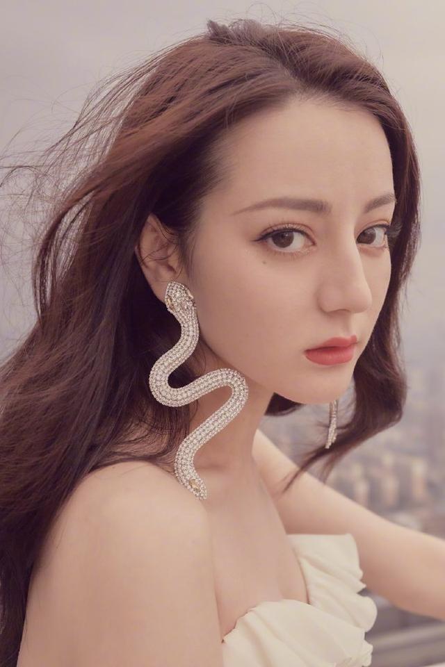 脸上这4处有“窝”的女人，天生就是“美人胚子”，看看你有没有