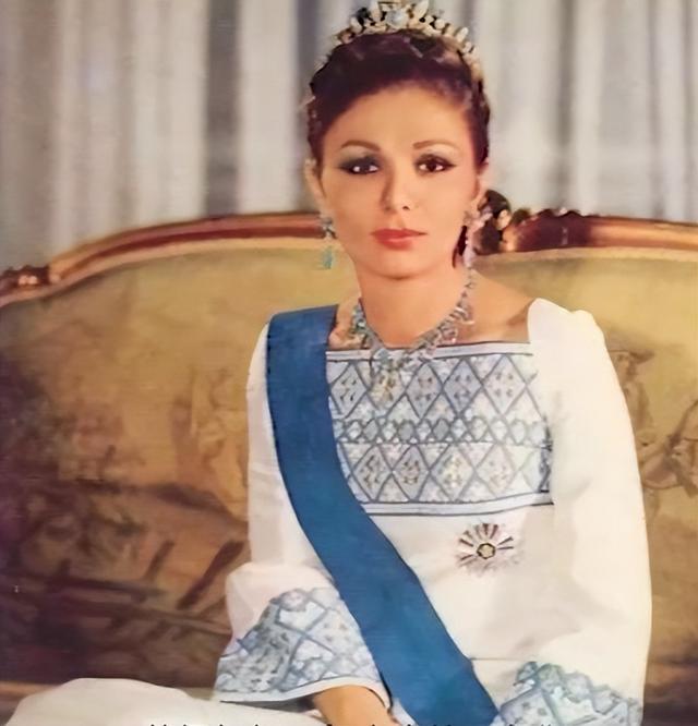伊朗末代王后：嫁给3婚大19岁国王，母凭子贵坐稳后位