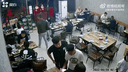 黑衣女孩是否需要承担责任？穿“骷髅”头衣服男子和陈某志的关系