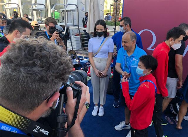 跳水赛尴尬一幕！美女小姐姐有超模般身材，大家却抢着围观全红婵